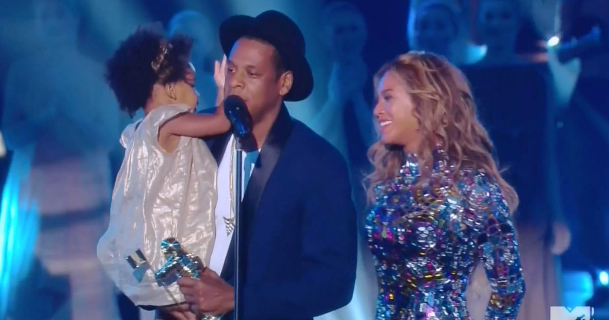 Here’s Beyoncé, Jay Z, and Blue Ivy Hugging at the VMAs, Because They ...