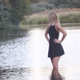 Beach And Natural Older Nudes - Naked Man Crashes Senior Picture Photo Shoot