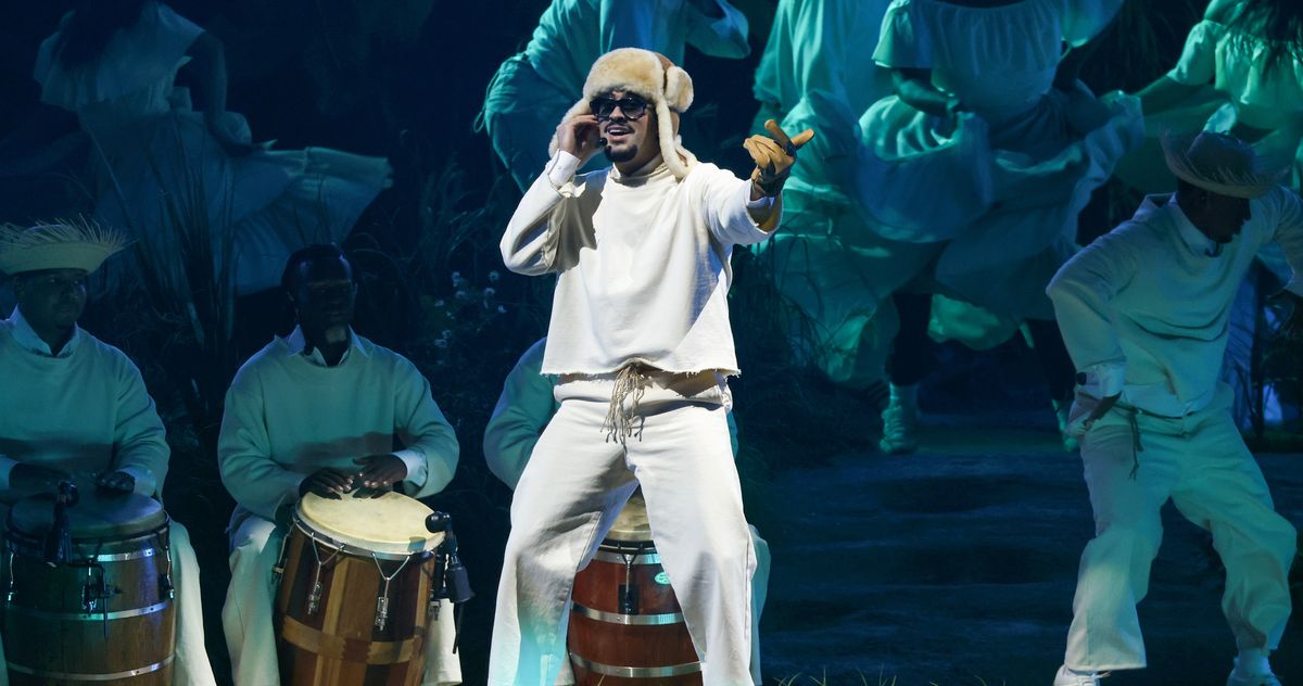 “Vote Traditional Values: What Actions Will Bad Bunny Bring to the Super Bowl Stage?”