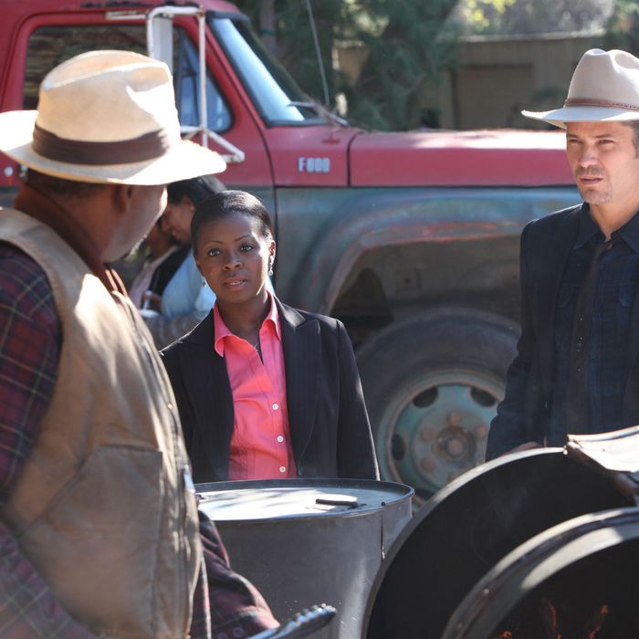 JUSTIFIED: Episode 4: The Devil You Know (Airs February 7, 10:00 pm e/p). Pictured L-R: Mykelti Williamson, Erica Tazel and Timothy Olyphant.