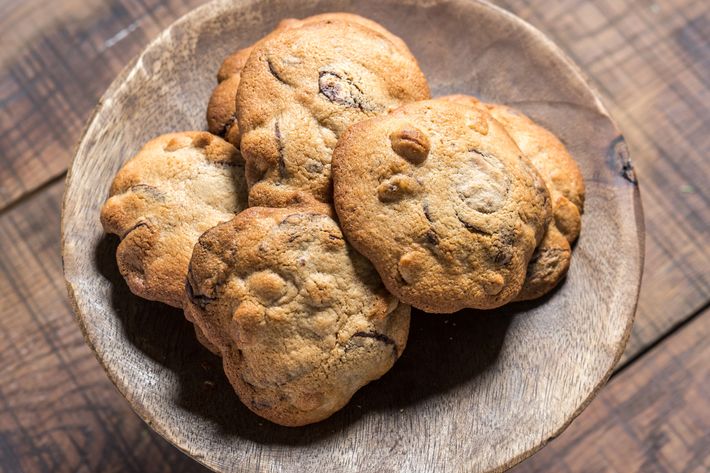 Maman's signature chocolate-chip cookies.