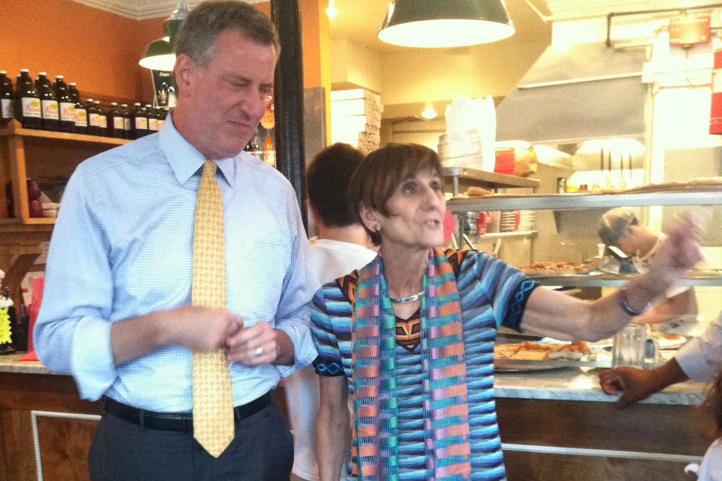 Bill de Blasio Eats Pizza With 'Hipsters', image size:1420x945