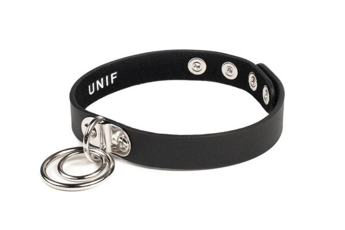 The ’90s Choker Is Back With a Vengeance