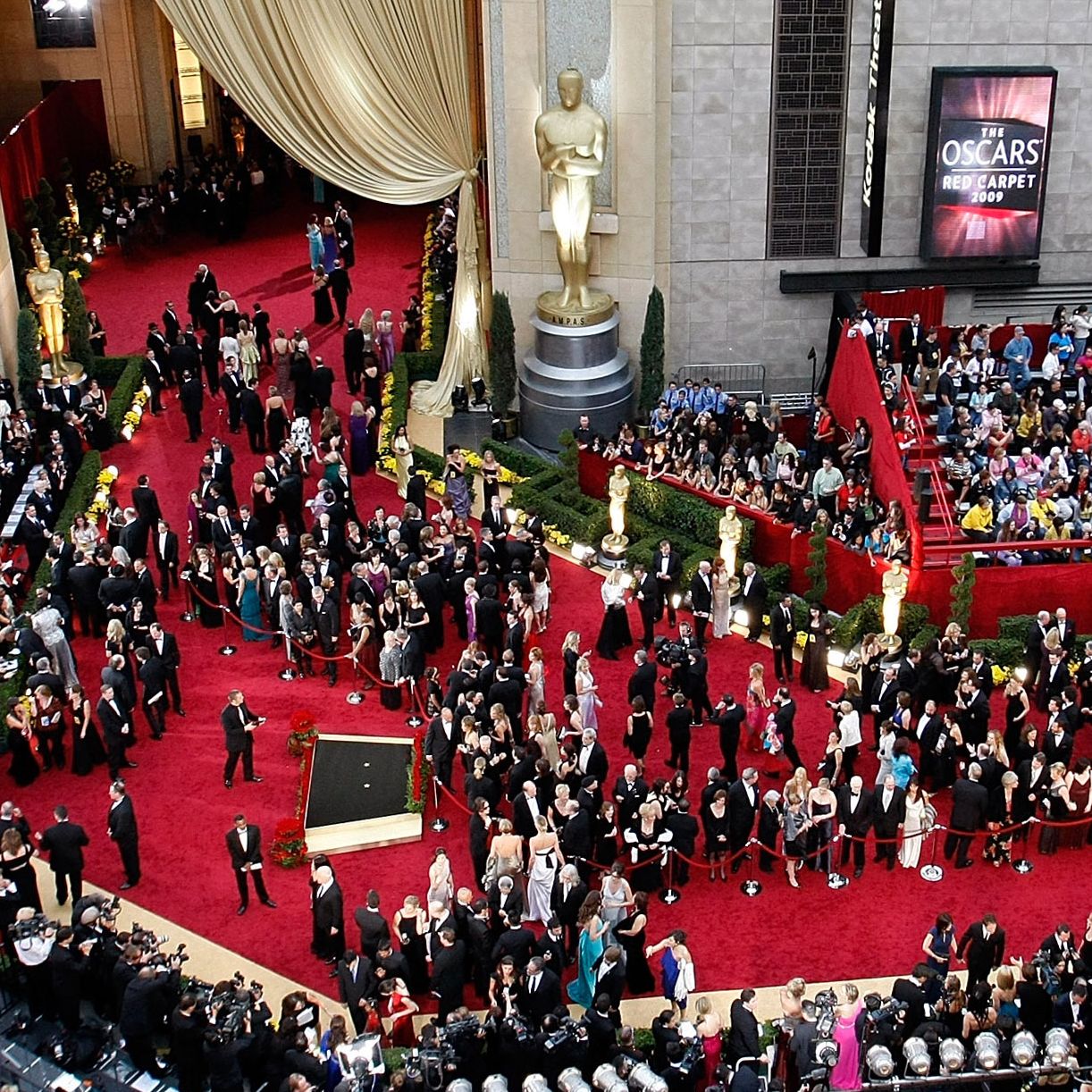 On the Oscars Red Carpet: A Lot of Style, Little Substance - The