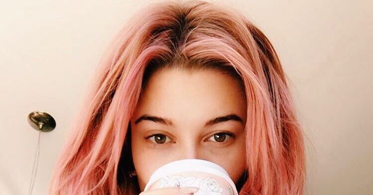 Hailey Baldwin Posted a Selfie With Pink Hair