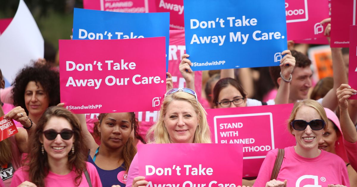 How to Donate to and Volunteer for Planned Parenthood