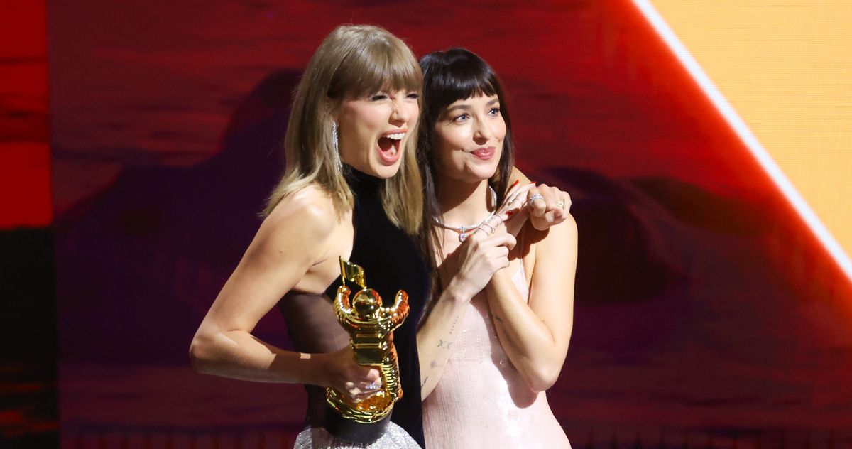 Taylor Swift Does It for the Fans