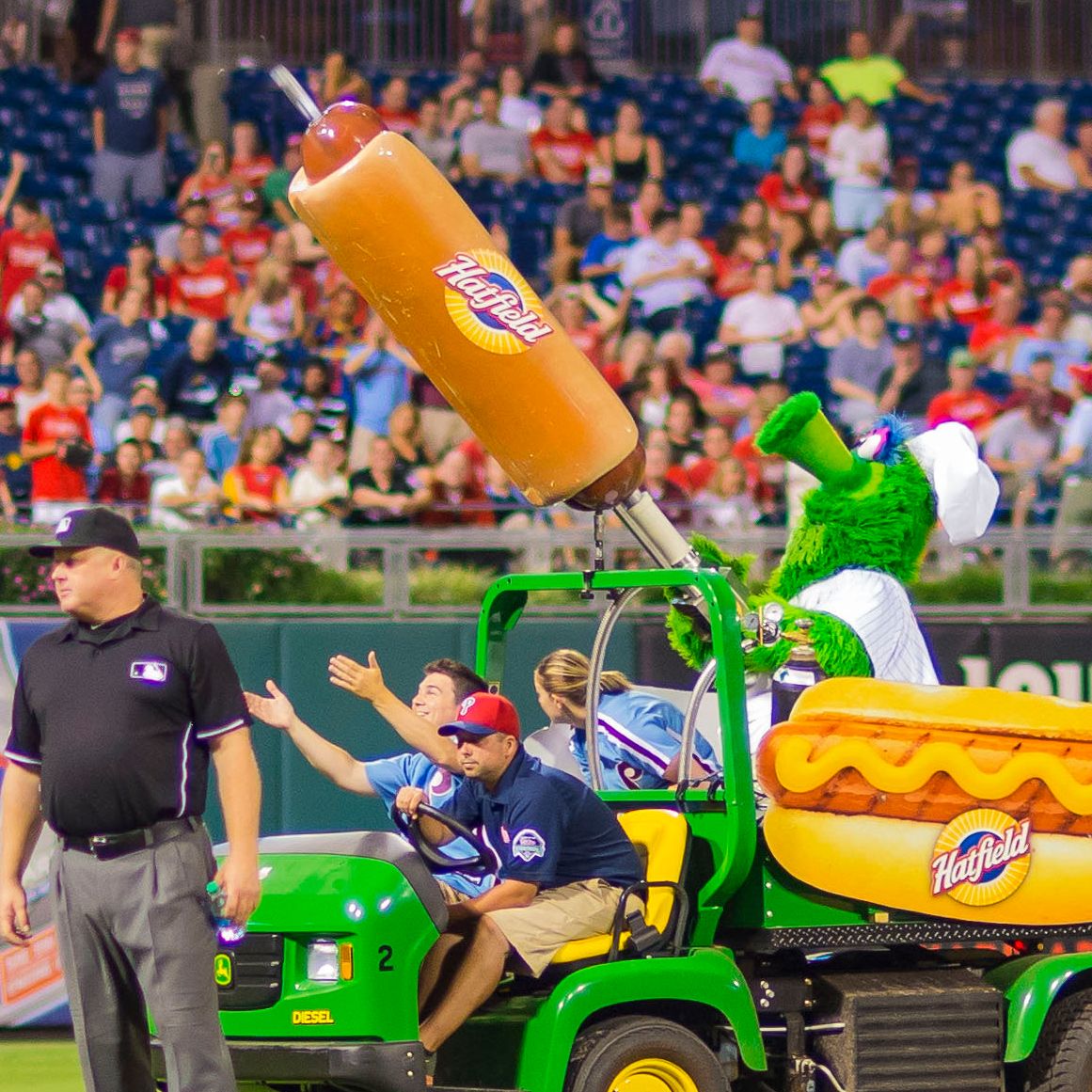 Philadelphia Phillies fan hospitalized by flying hot dog launched by  Phanatic, MLB