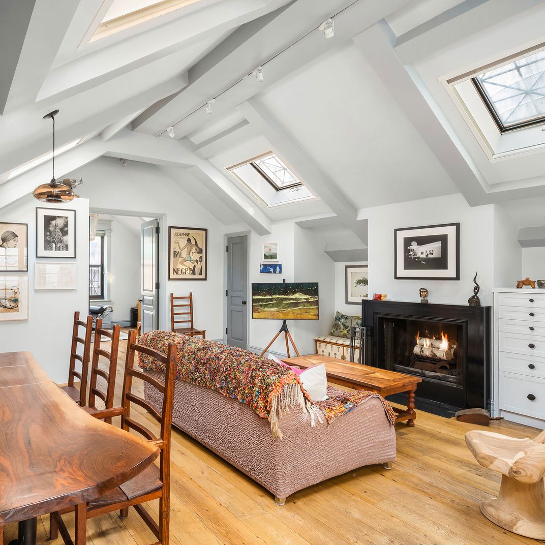 A Tiny House on Top of a CoOp Leslie Klotz’s Nomad refuge