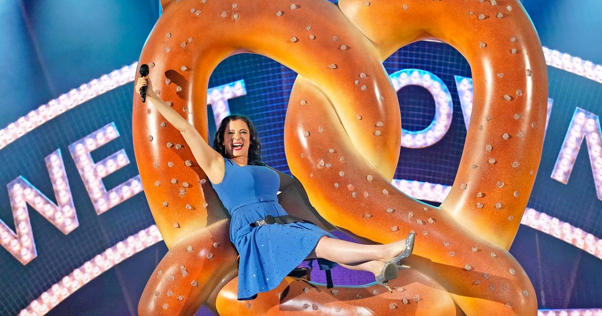 Crazy Ex-Girlfriend Inside the Finale and Concert Special pic