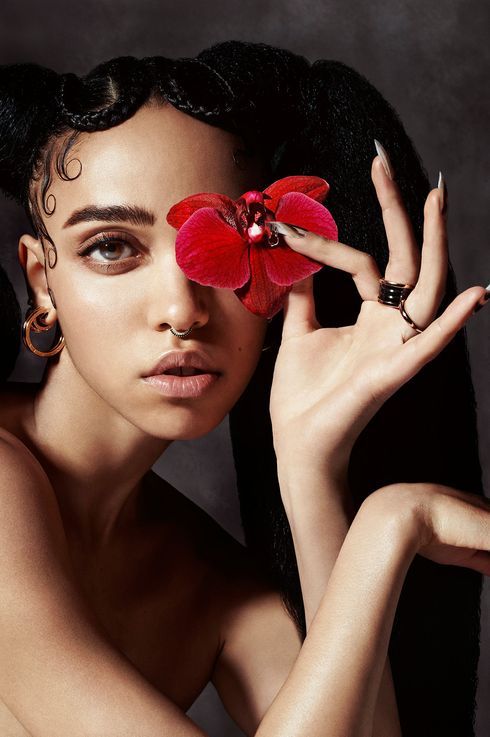 FKA Twigs Performs Brand New Song During Paris Fashion Week