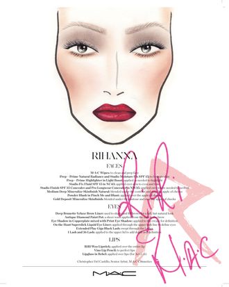 Rihanna's Makeup Photos & Products