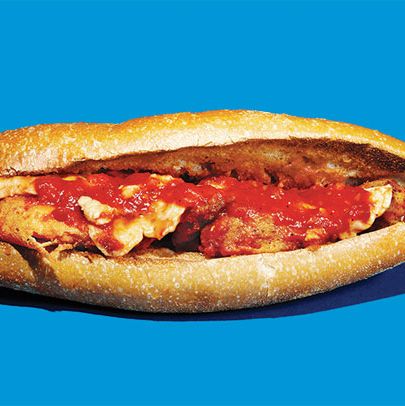 MD Kitchen’s虾仁帕尔马干酪9美元;米德伍德J大道东15街1012号;来自披萨第一家族的德马科家族(DeMarcos)，他们的族长在迪法拉(Di Fara)的街区里把面团擀得满满的，这是英雄世界中相对罕见的东西。它的原汁原味让人爱不释手，细致入微，而意大利人关于奶酪远离鱼肉的古老规定，就是要被打破的。