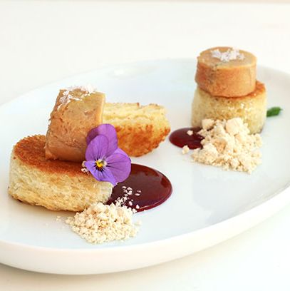 鹅肝，新鲜葡萄果冻，花生酱粉，烤奶油蛋卷