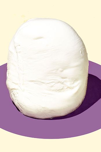 又甜又香，总是新鲜得惊人。Casa Della Mozzarella，贝尔蒙特亚瑟大道604号东187街;718-364-3867;9美元一磅。