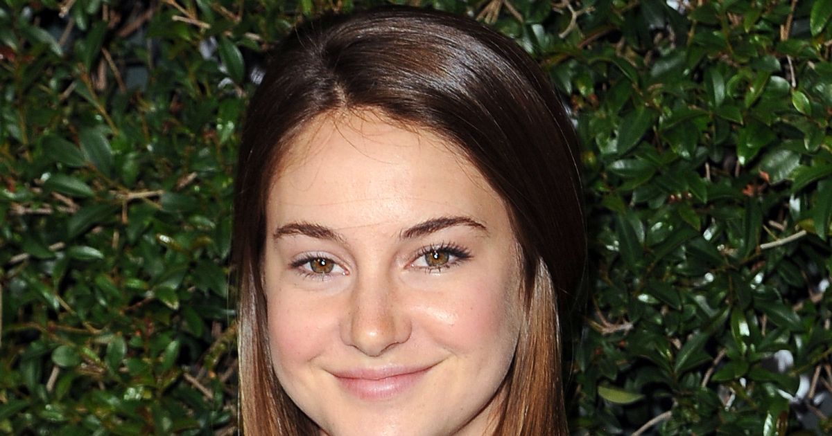 Shailene Woodleyの朝の儀式は非常に騒々しく、熱狂的です