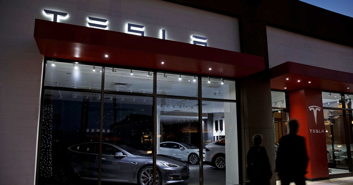 Tesla Stores to Remain Open