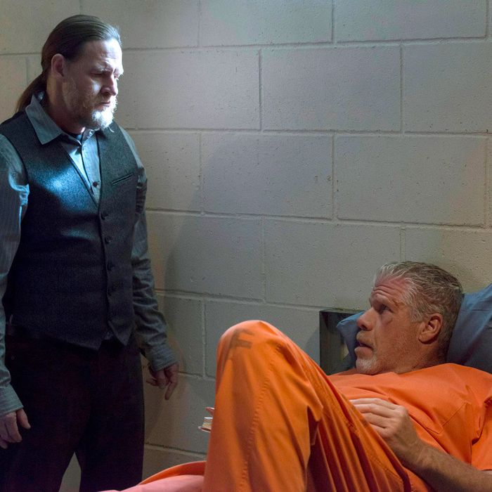 Son Rapes Crying Mother Porn - Sons of Anarchy Recap: An Unexpected Shooting