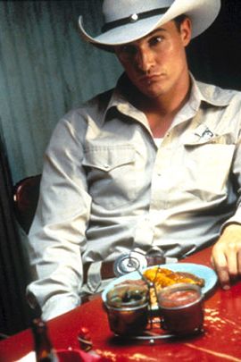 If the movie is called Lone Star, you expect everyone to be in cowboy hats. Seek and ye shall receive.
