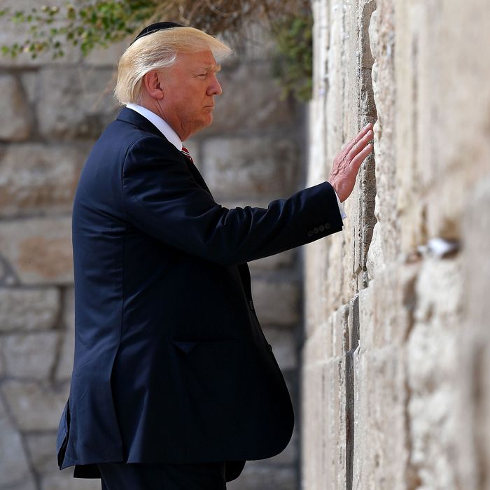 Trump Tweets He’s King Of Israel, So Jews Should Love Him