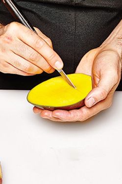 4.用刀划，不要剥皮。