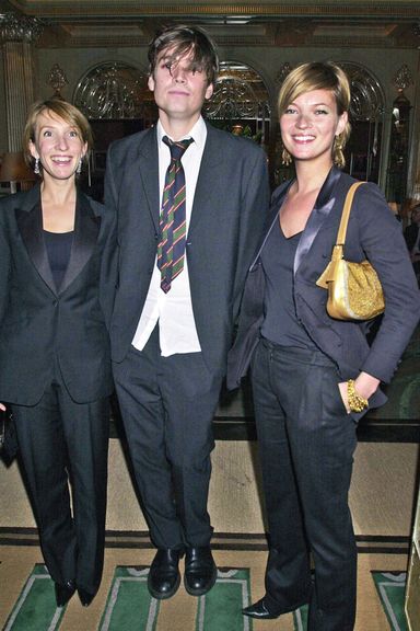 LONDON - NOVEMBER 13:  Sam Taylor Wood, Alex James and Kate Moss attend the Launch Party for David Bailey’s Book “Chasing Rainbows” hosted by Lucy Yeomans at Gordon Ramsay’s restaurant at Claridges on November 13, 2001 in London. (Photo by Dave Benett/Getty Images)