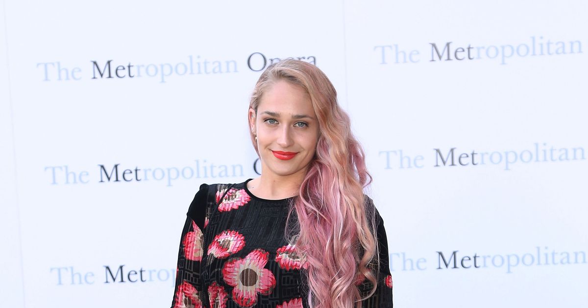 Jemima Kirke Wore Pink Hair to the Opera