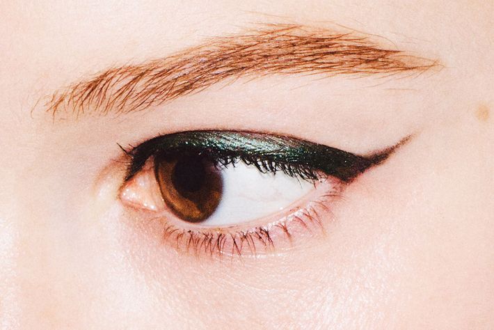 Dark green hot sale liquid eyeliner