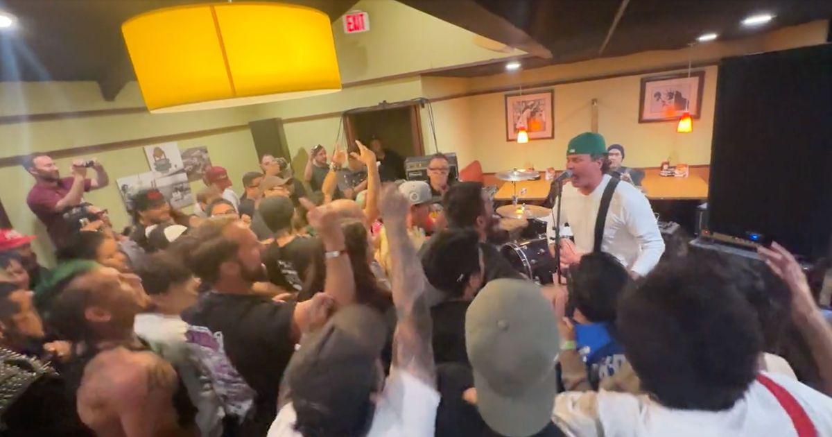 Blink-182 Perform at Denny's for 'What the F Is Up' Meme - Vimarsana News