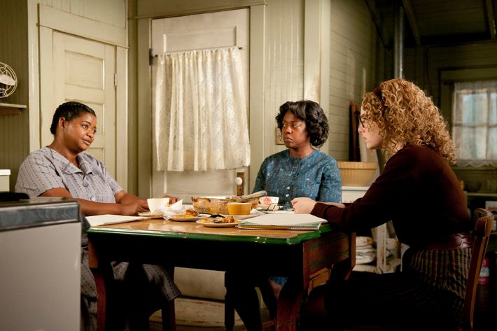 "THE HELP"

TH-006

In Jackson, Mississippi in 1963, Minny Jackson (Octavia Spencer, left), Aibileen Clark (Academy Award? nominee Viola Davis, center) and Skeeter Phelan (Emma Stone, right) form an improbable alliance, resulting in a remarkable sisterhood that instills all of them with the courage to transcend the lines that define them, in DreamWorks Pictures’ inspiring drama, “The Help,” based on the New York Times best-selling novel by Kathryn Stockett. “The Help” is written for the screen and directed by Tate Taylor, with Brunson Green, Chris Columbus and Michael Barnathan producing.

Ph: Dale Robinette

?DreamWorks II Distribution Co., LLC. ?All Rights Reserved.