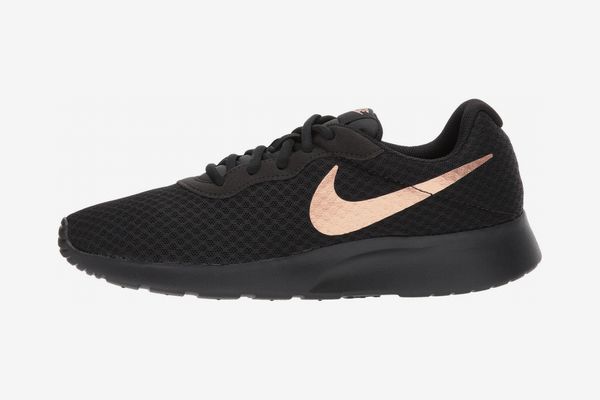 plain black nike trainers womens