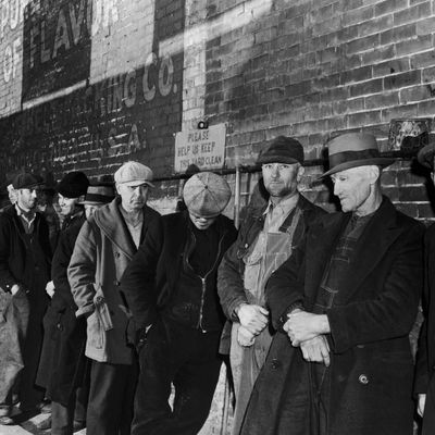 Unemployed men queuing for food during the Great Depression, Iowa, USA, circa 1935. (Photo by FPG/Hulton Archive/Getty Images)