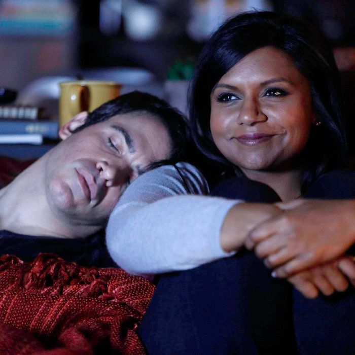 THE MINDY PROJECT: Mindy (Mindy Kaling, R) and Danny (Chris Messina, L) share some quality time in the "Danny and Mindy" Season Finale episode of THE MINDY PROJECT airing Tuesday, May 6 (9:30-10:00 PM ET/PT) on FOX. ©2014 Fox Broadcasting Co. Cr: Jordin Althaus/FOX