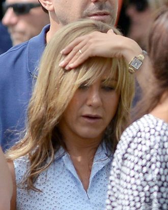 Jennifer Aniston and dubious engagement ring.