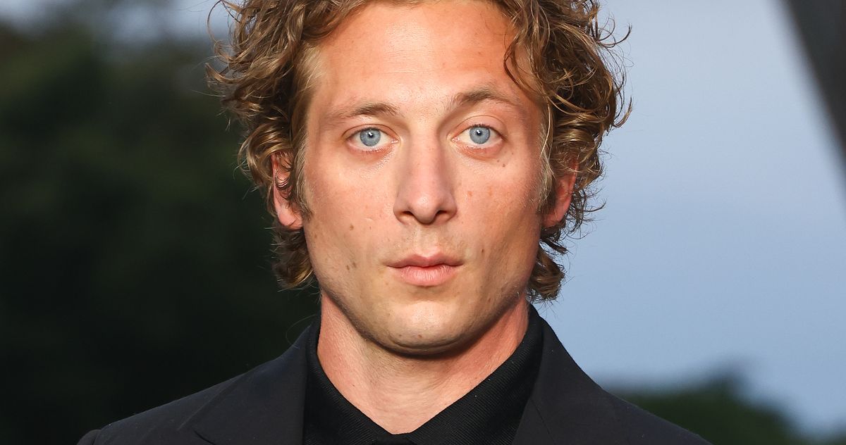 Deep Down, Jeremy Allen White Knows He’s Not As Stylish As Pharrell #Pharrell