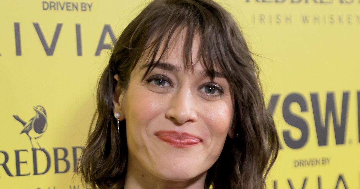 Lizzy Caplan Is Heading to Broadway on The Morning Show