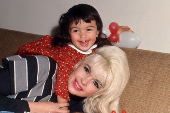 22ac7f2390a7e4a022762cbdbf15472a51 Mymomjayne.rhorizontal.w700