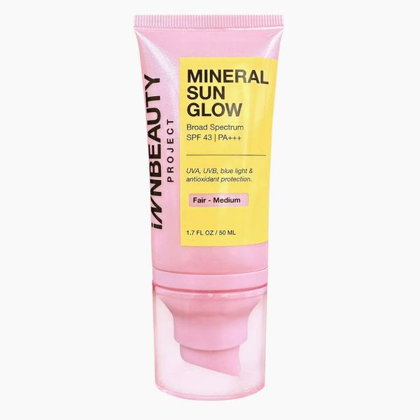 iNNBEAUTY PROJECT Mineral Sun Glow Broad Spectrum SPF 43 PA +++ with Peptides and Vitamin C