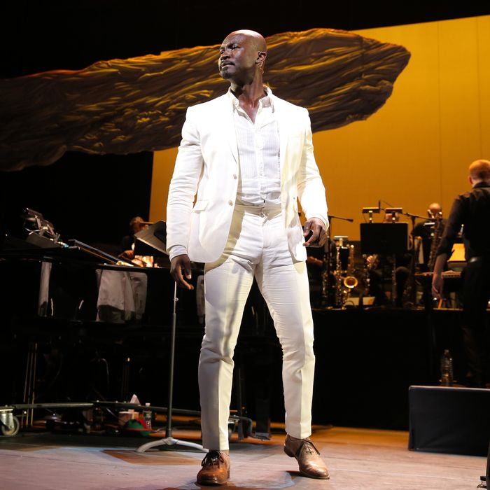 Encores! Off-CenterRandy Newman'sFaustThe ConcertMainstageJul 1, 2014Cast & CreditsMusic and Lyrics by Randy NewmanChoreographed by Marcos SantanaMusic Direction by Chris FenwickDirected by Thomas KailStarring Michael Cerveris, Isaiah Johnson, Randy Newman,Laura Osnes, Vonda Shepard, Brooklyn Shuck,Tony Vincent and Broadway Inspirational Voices