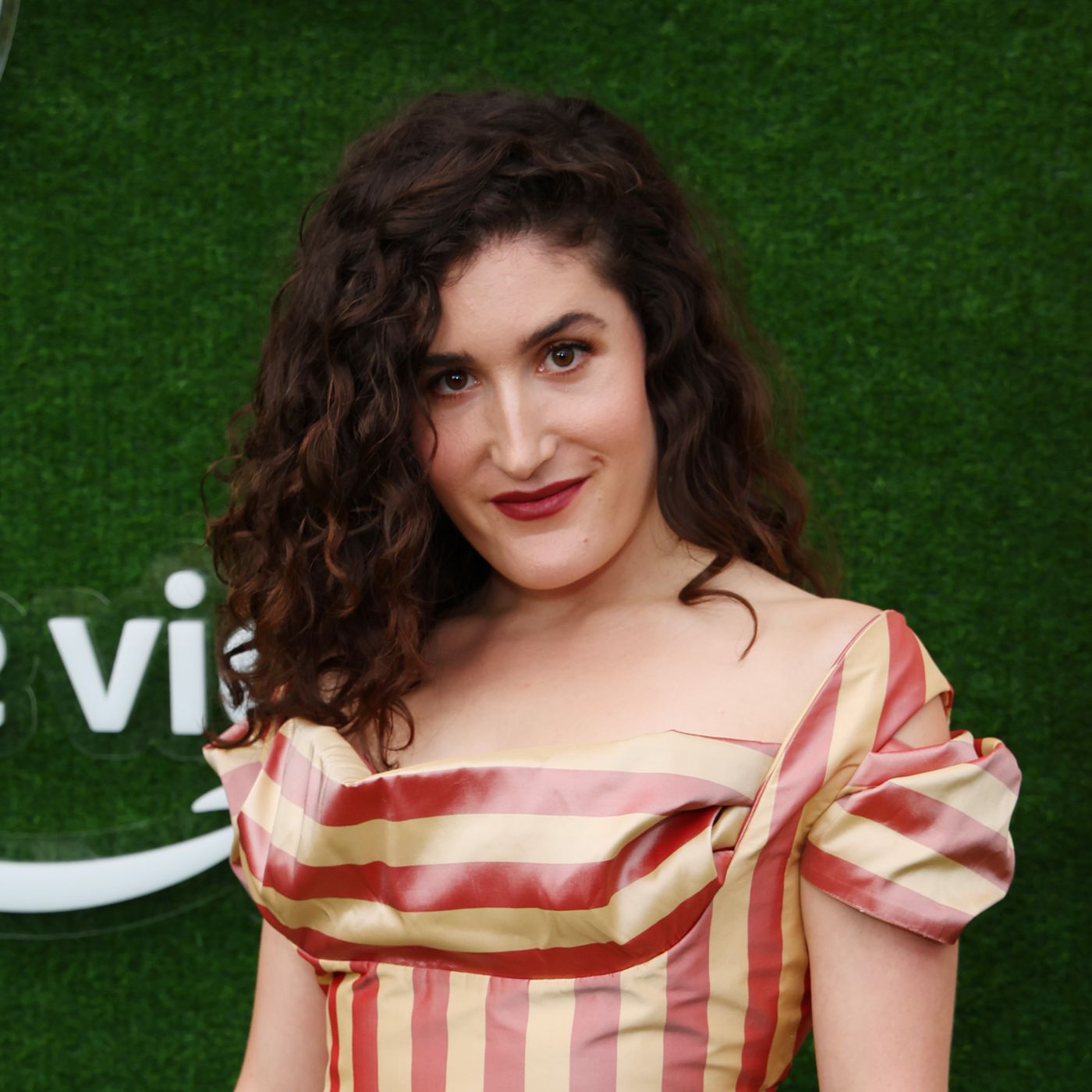 pakke repertoire vogn FX Enters Comedy With Kate Berlant, Byron Bowers Specials