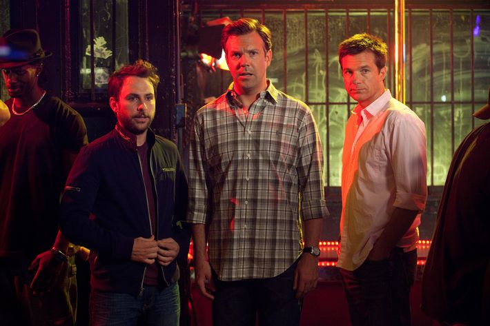 (L-r) CHARLIE DAY as Dale Arbus, JASON SUDEIKIS as Kurt Buckman and JASON BATEMAN as Nick Hendricks in New Line Cinema’s comedy “HORRIBLE BOSSES,” a Warner Bros. Pictures release.