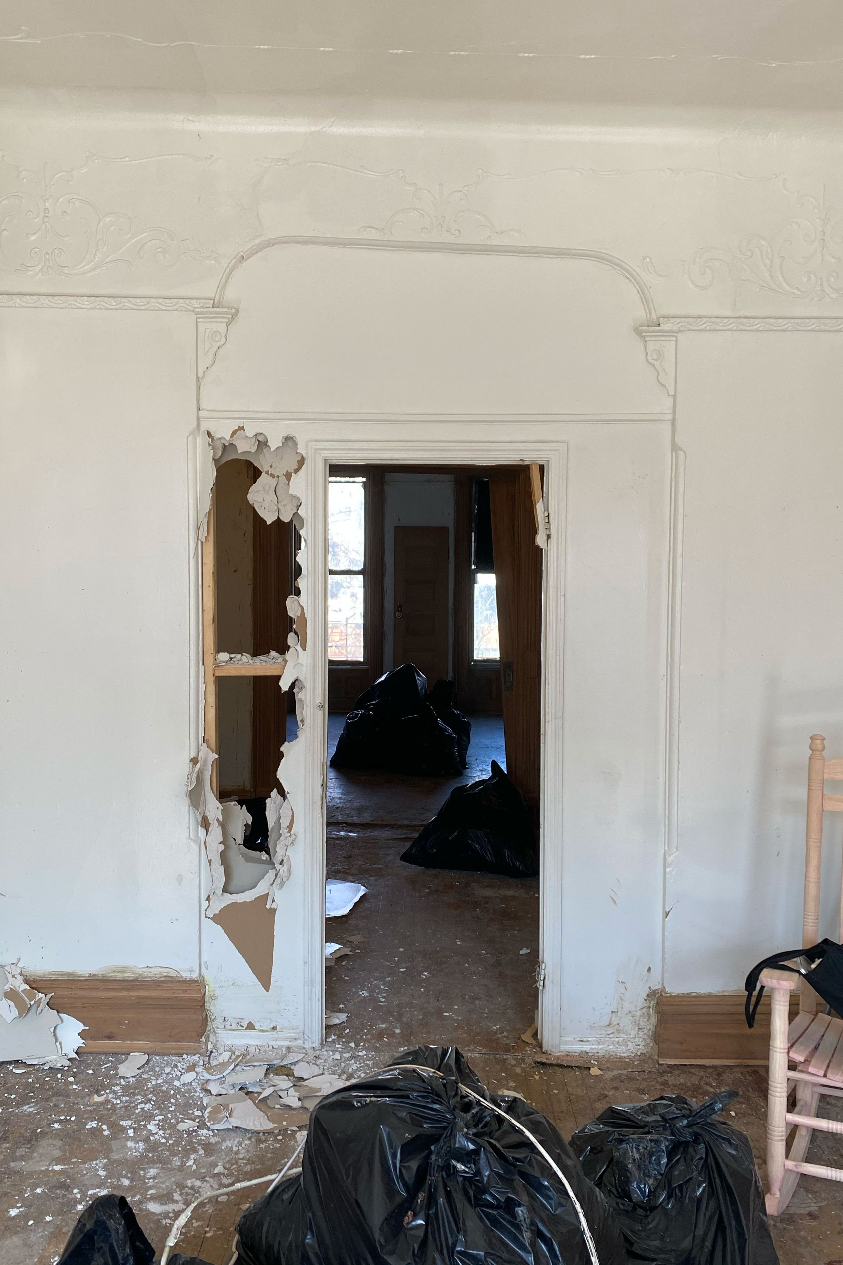 <p>This closed-off arched doorway dated from when the house was divided into apartments.</p>
