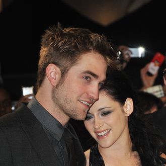 LONDON, ENGLAND - NOVEMBER 16: Actors (L-R) Robert Pattinson and Kristen Stewart and Taylor Lautner attend 'The Twilight Saga: Breaking Dawn Part 1' UK Premiere, at Westfield Stratford City on November 16, 2011 in London, England. (Photo by Jon Furniss/WireImage)