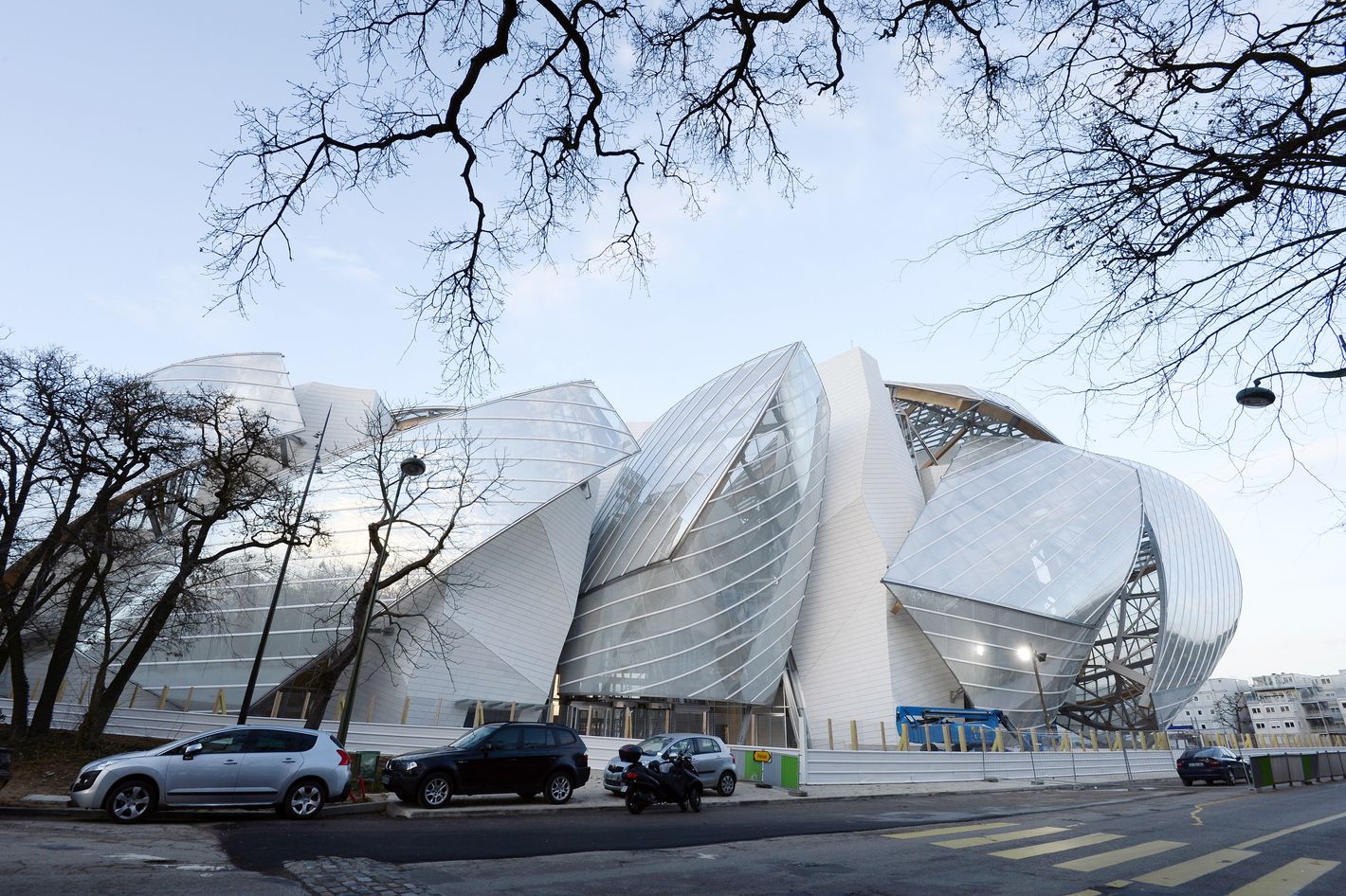 Frank Gehry's Fondation Louis Vuitton shows he doesn't know when to stop, Architecture