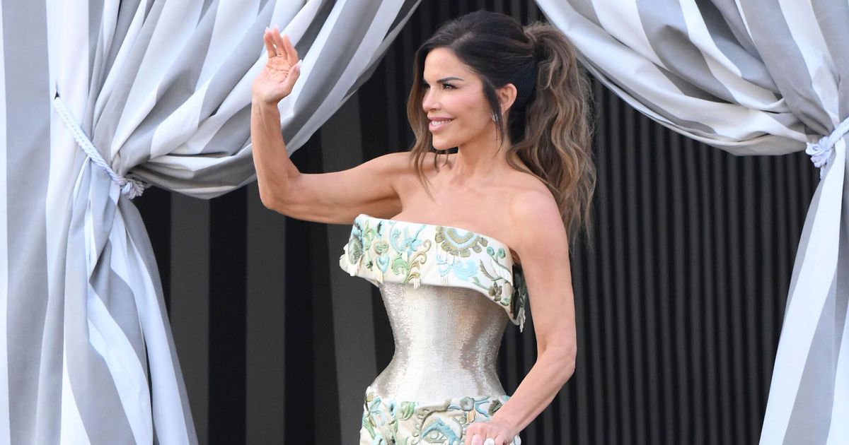 Is Lauren Sánchez Finally a Fashion Insider?