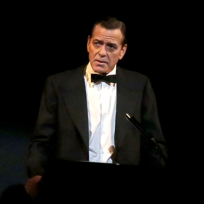 George Clooney ⁢as Edward R. Murrow‍ in Good Night, and Good Luck