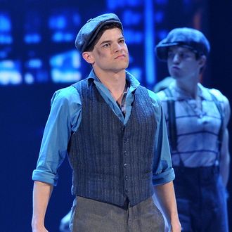 A Taped Performance Of Newsies Led By Original Cast Member Jeremy Jordan Is Carrying The Banner Straight To A Movie Theater Near You