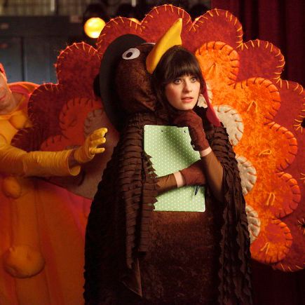 NEW GIRL: Jess (Zooey Deschanel, R) and her crush, fellow teacher Paul (guest star Justin Long, L) watch their students perform in the school Thanksgiving festival in the "Thanksgiving" episode of NEW GIRL airing Tuesday, Nov. 15 (9:01-9:31 PM ET/PT) on FOX. ©2011 Fox Broadcasting Co. Cr: Greg Gayne/FOX©2011 Fox Broadcasting Co. Cr: Greg Gayne/FOX