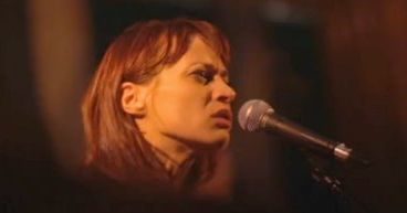 Watch Fiona Apple’s Live Performance of ‘Paper Bag’