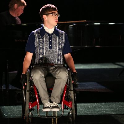 GLEE: Artie (Kevin McHale) performs in the "Movin' Out" episode of GLEE airing Thursday, Nov. 21 (9:00-10:00 PM ET/PT) on FOX. ©2013 Fox Broadcasting Co. CR: Mike Yarish/FOX